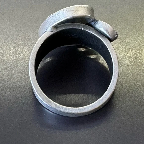 Ring - Picture 2 of 5